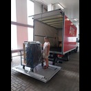 Bei der zweiten Fuhre erleichterte uns die Hebebühne das Be- und Entladen